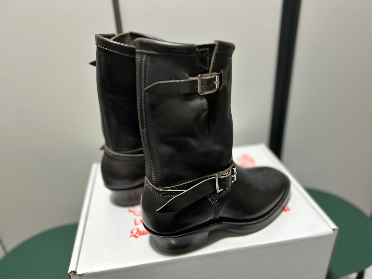 Photo by Patrick_Kwon on March 30, 2026 of the Role Club Engineer Boots in Grey Maryam Italy Horsebutt.