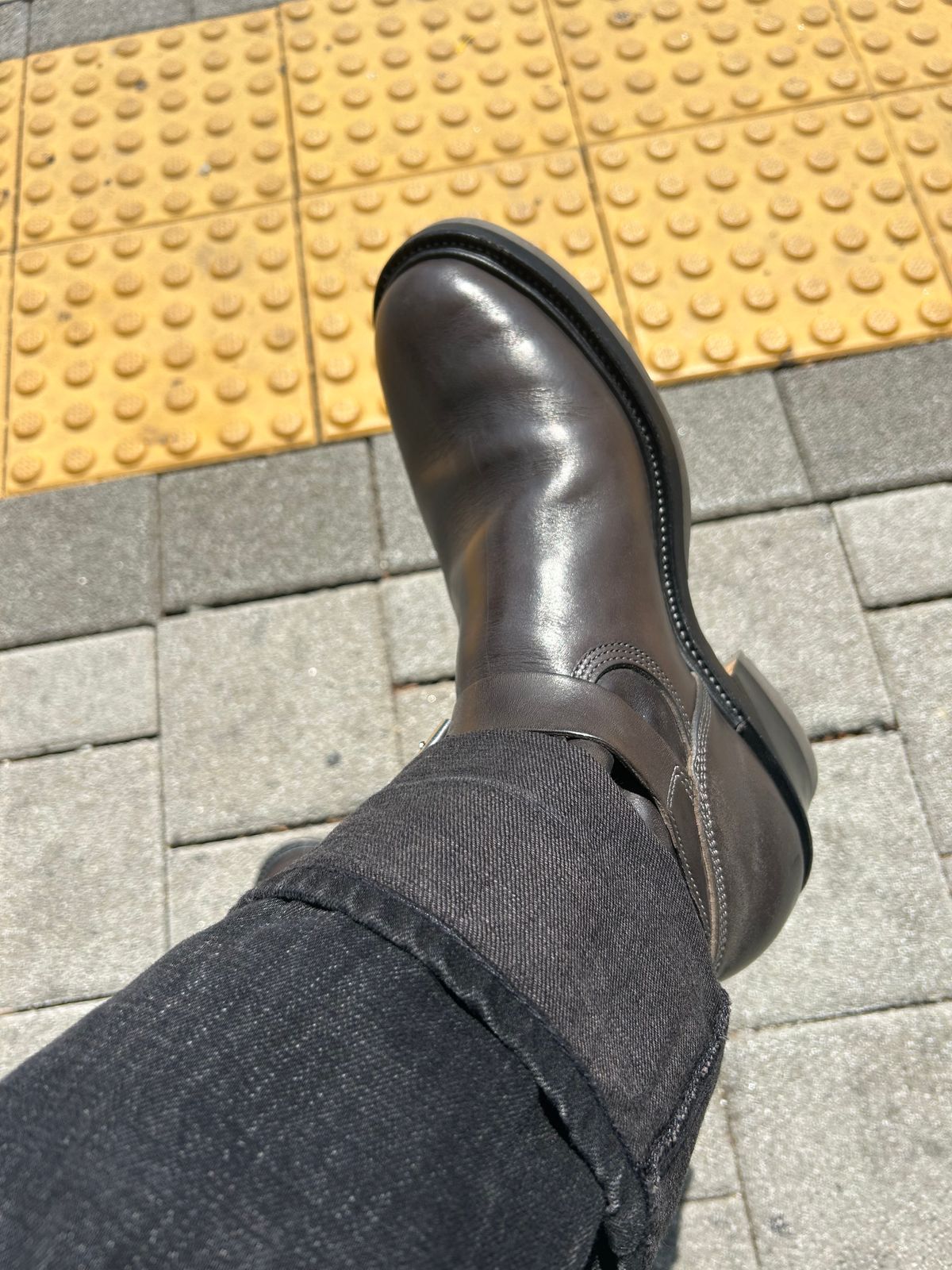 Photo by Patrick_Kwon on April 13, 2026 of the Role Club Engineer Boots in Grey Maryam Italy Horsebutt.