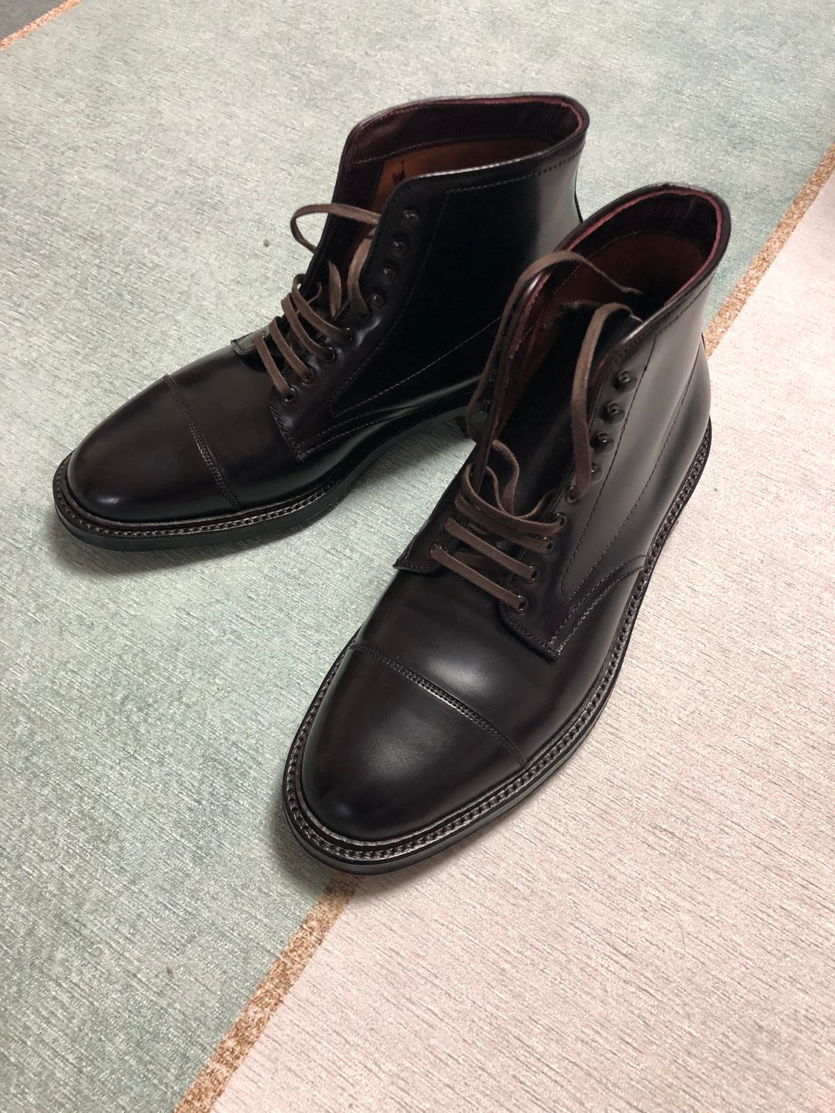 Photo by Patrick_Kwon on December 13, 2022 of the Alden Parajumper Boots in Horween Color 8 Shell Cordovan.