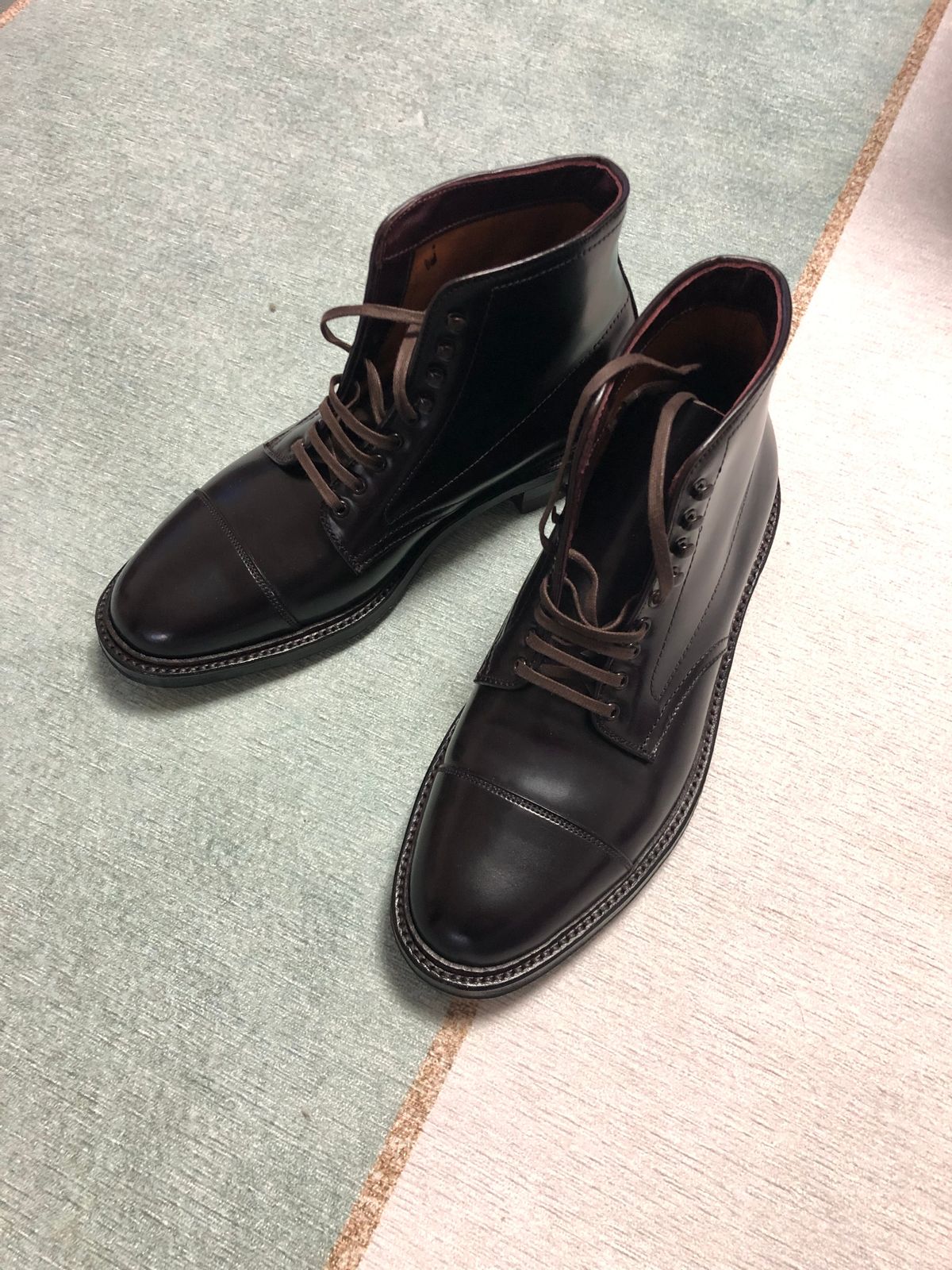 Photo by Patrick_Kwon on December 13, 2022 of the Alden Parajumper Boots in Horween Color 8 Shell Cordovan.
