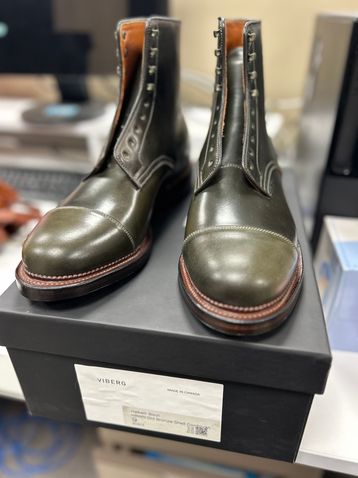 Photo by Patrick_Kwon on October 14, 2025 of the Viberg Halkett in Horween Old Bronze Shell Cordovan.