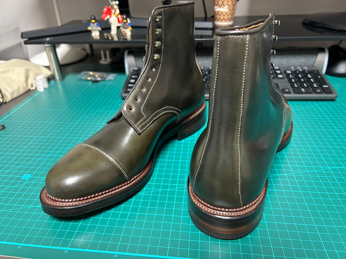 Photo by Patrick_Kwon on October 15, 2025 of the Viberg Halkett in Horween Old Bronze Shell Cordovan.