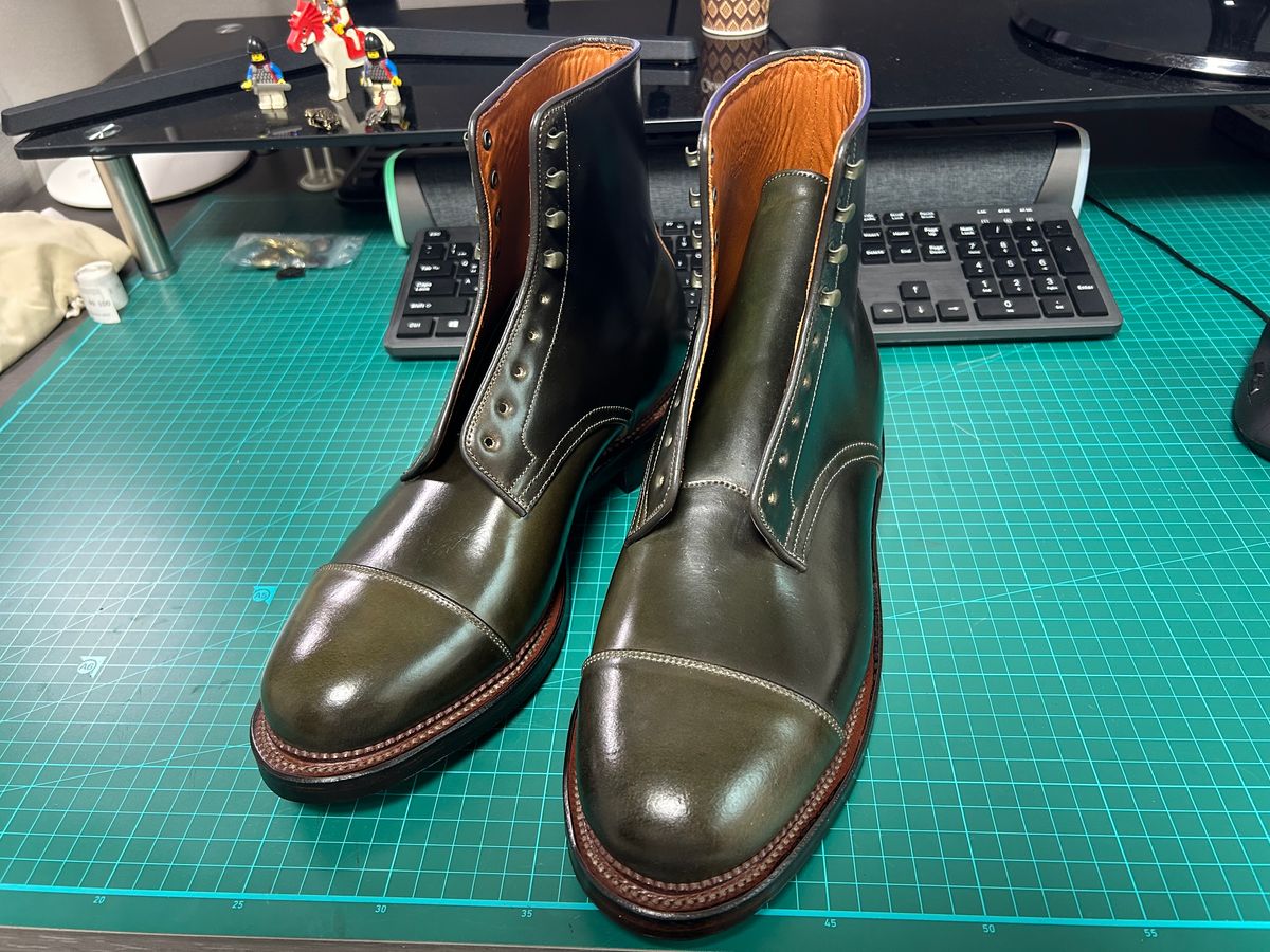 Photo by Patrick_Kwon on October 18, 2025 of the Viberg Halkett in Horween Old Bronze Shell Cordovan.