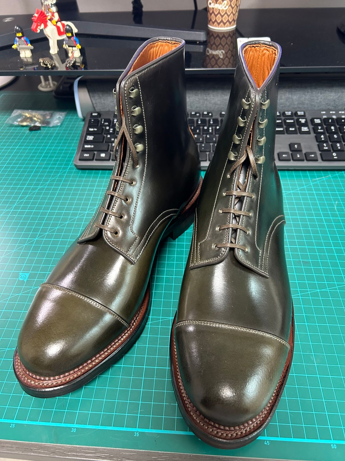 Photo by Patrick_Kwon on October 18, 2025 of the Viberg Halkett in Horween Old Bronze Shell Cordovan.