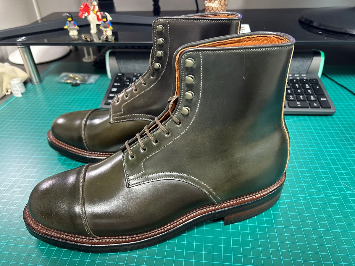 Photo by Patrick_Kwon on October 18, 2025 of the Viberg Halkett in Horween Old Bronze Shell Cordovan.