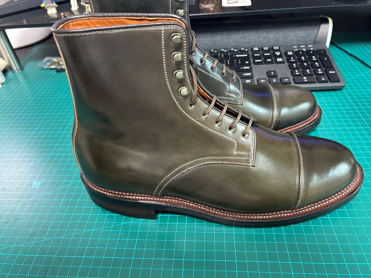 Photo by Patrick_Kwon on October 18, 2025 of the Viberg Halkett in Horween Old Bronze Shell Cordovan.