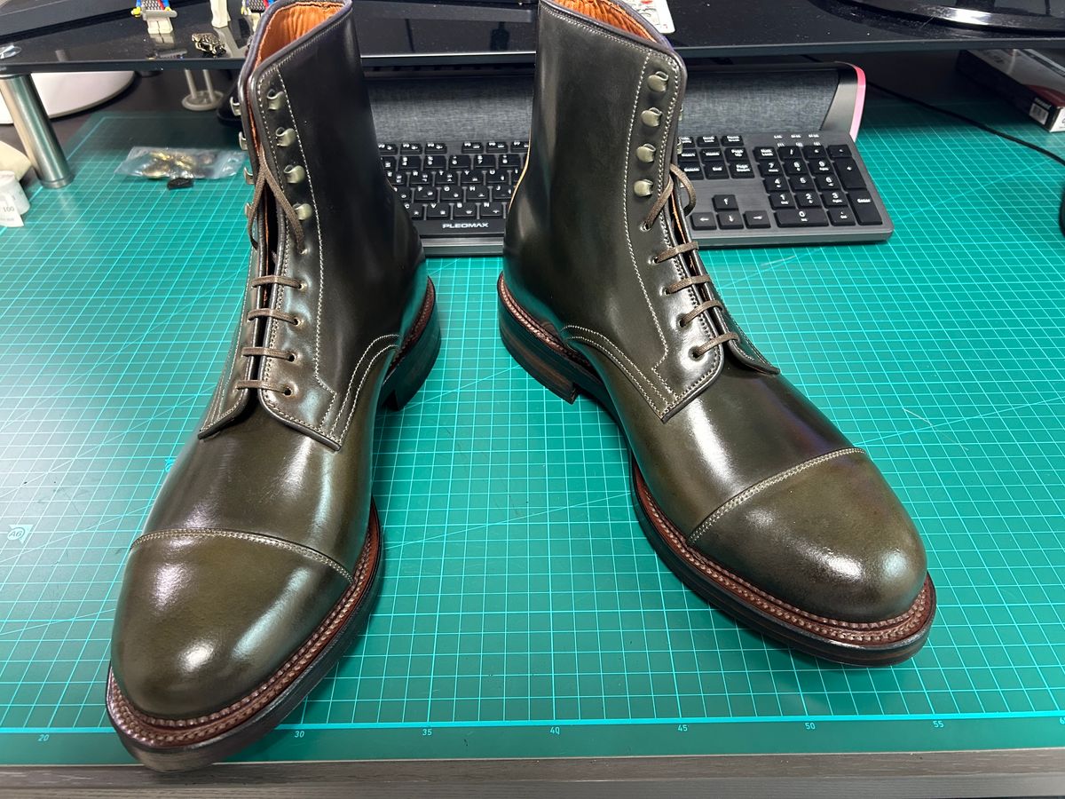 Photo by Patrick_Kwon on October 18, 2025 of the Viberg Halkett in Horween Old Bronze Shell Cordovan.