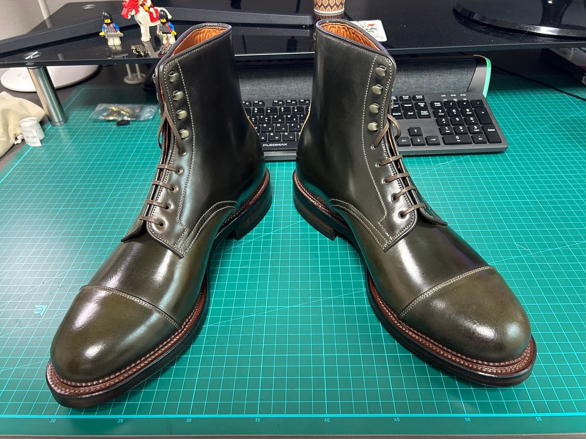 Photo by Patrick_Kwon on October 18, 2025 of the Viberg Halkett in Horween Old Bronze Shell Cordovan.