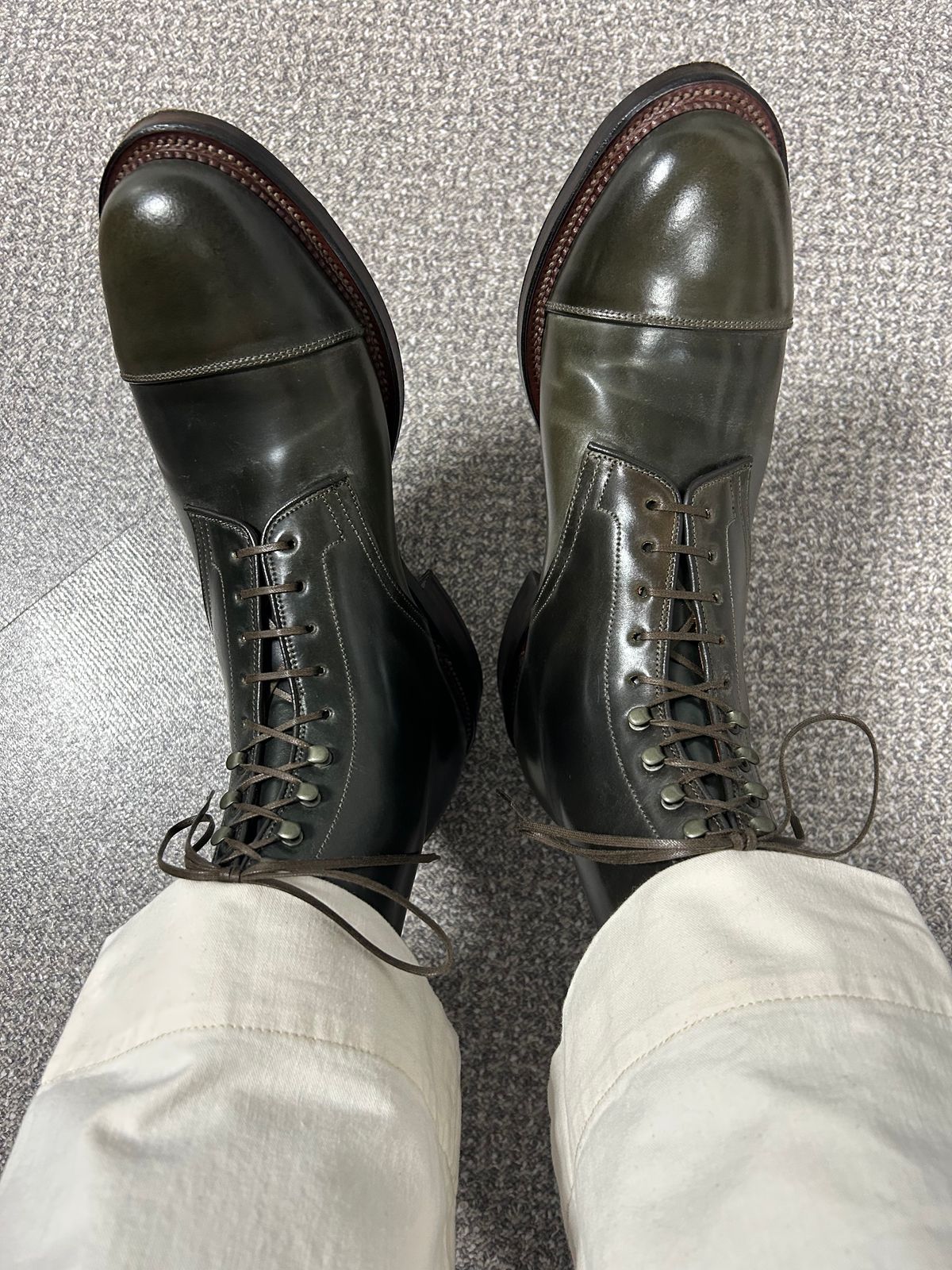 Photo by Patrick_Kwon on October 19, 2025 of the Viberg Halkett in Horween Old Bronze Shell Cordovan.