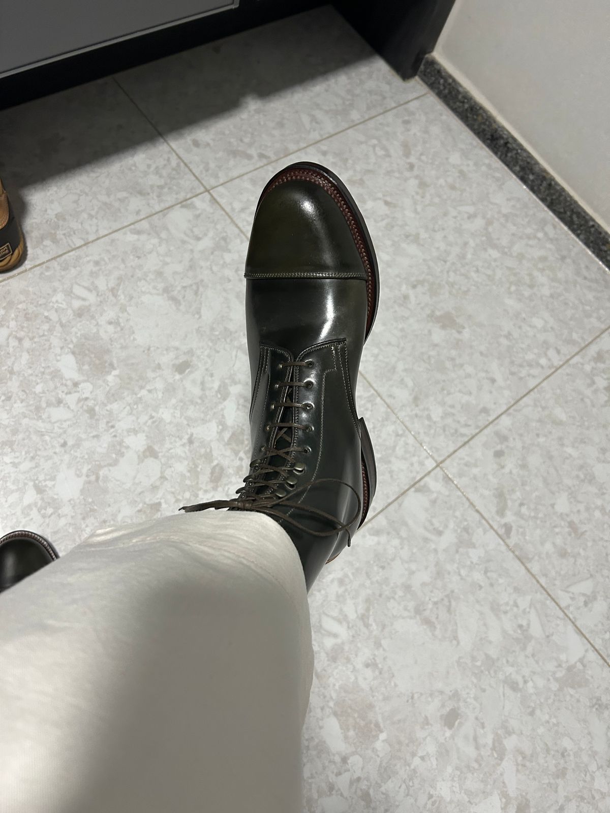 Photo by Patrick_Kwon on October 19, 2025 of the Viberg Halkett in Horween Old Bronze Shell Cordovan.