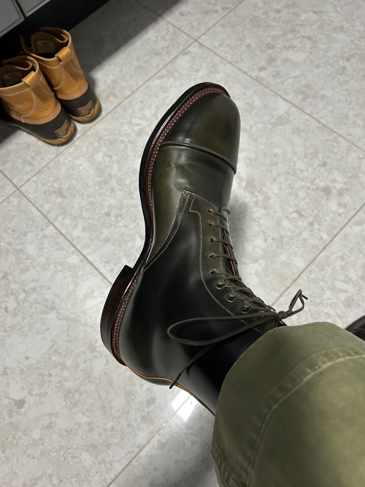 Photo by Patrick_Kwon on October 22, 2025 of the Viberg Halkett in Horween Old Bronze Shell Cordovan.