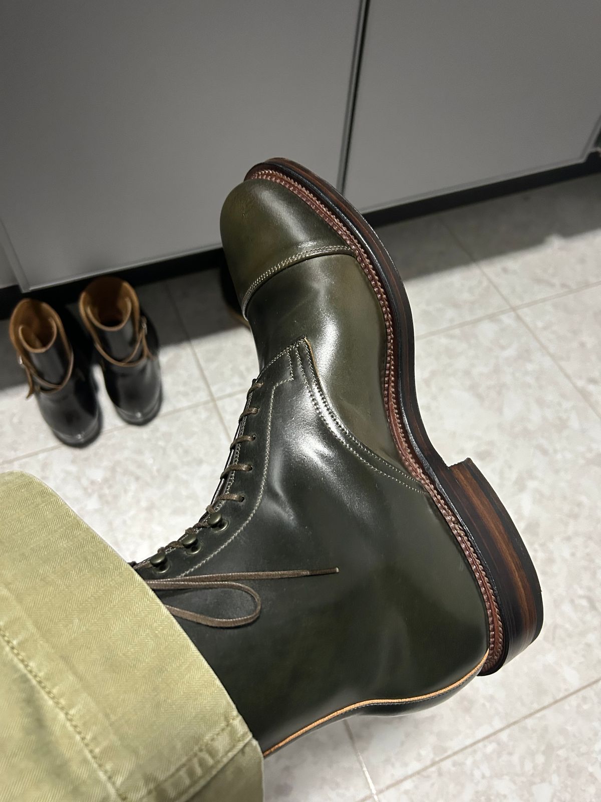 Photo by Patrick_Kwon on October 22, 2025 of the Viberg Halkett in Horween Old Bronze Shell Cordovan.