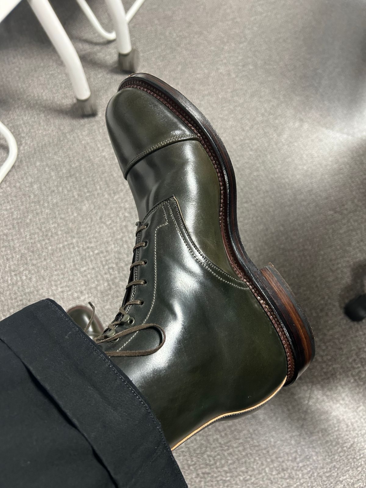 Photo by Patrick_Kwon on October 26, 2025 of the Viberg Halkett in Horween Old Bronze Shell Cordovan.