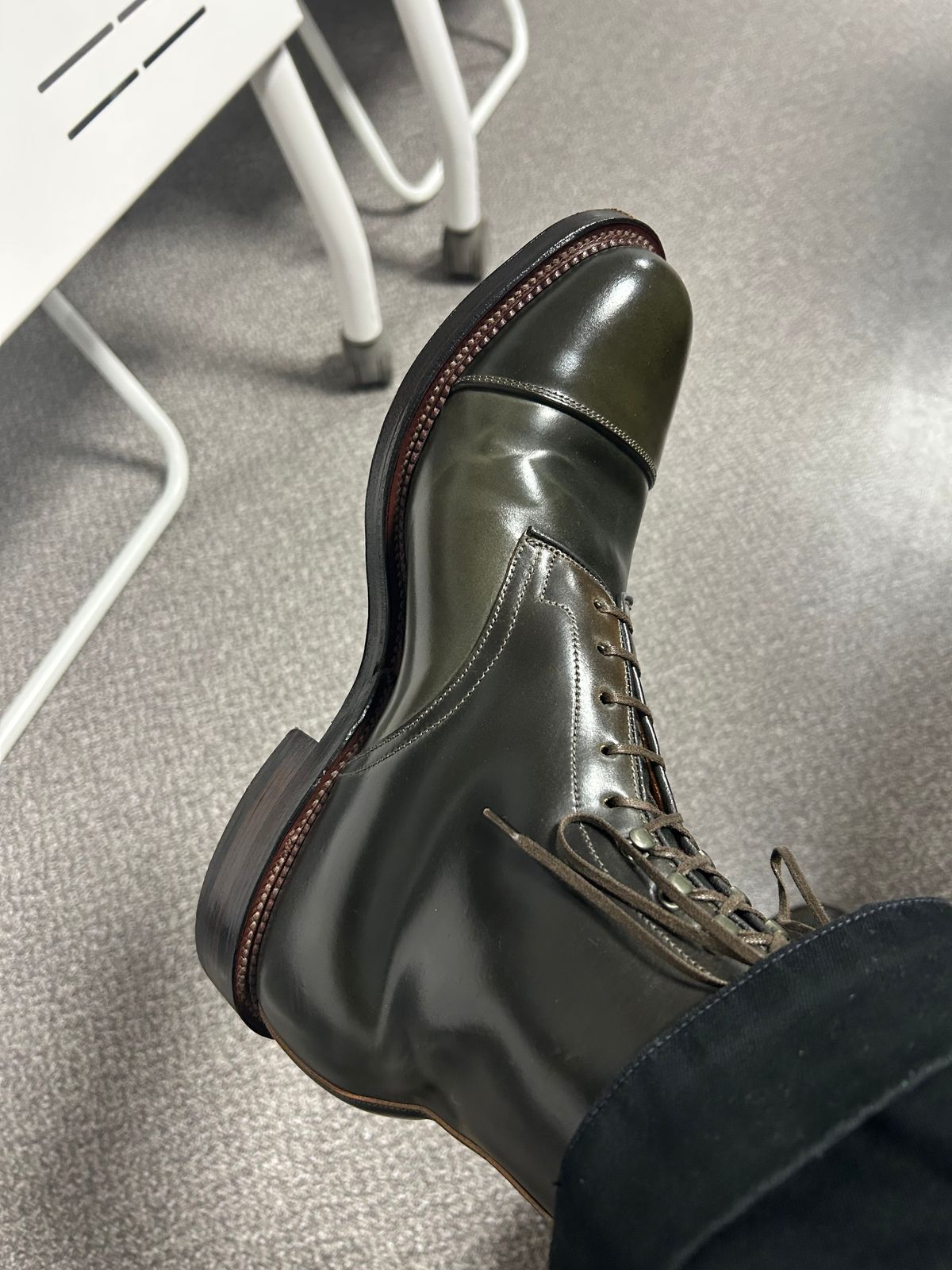 Photo by Patrick_Kwon on October 26, 2025 of the Viberg Halkett in Horween Old Bronze Shell Cordovan.