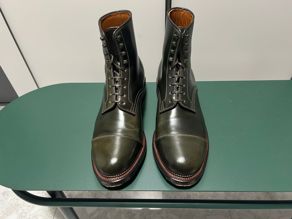 Photo by Patrick_Kwon on October 27, 2025 of the Viberg Halkett in Horween Old Bronze Shell Cordovan.