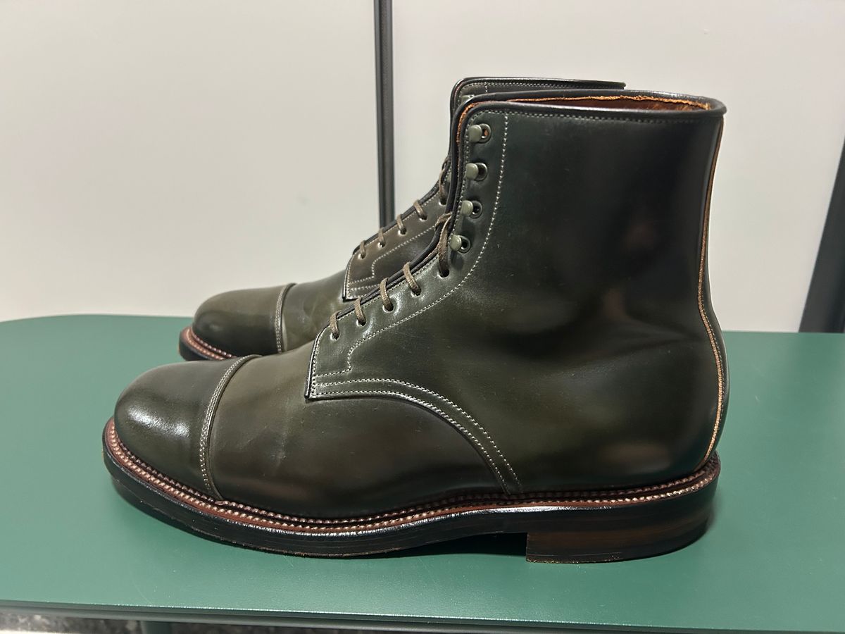 Photo by Patrick_Kwon on November 16, 2025 of the Viberg Halkett in Horween Old Bronze Shell Cordovan.