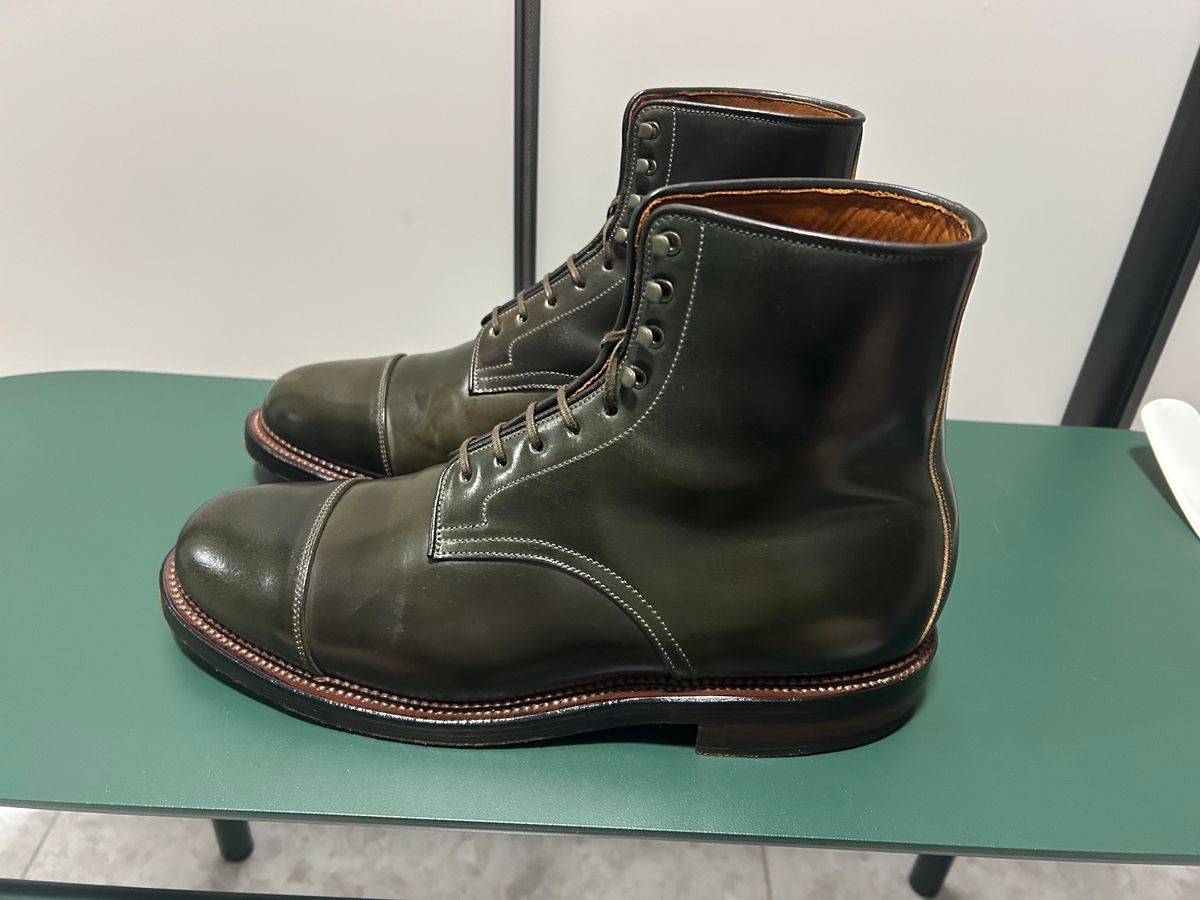 Photo by Patrick_Kwon on November 16, 2025 of the Viberg Halkett in Horween Old Bronze Shell Cordovan.
