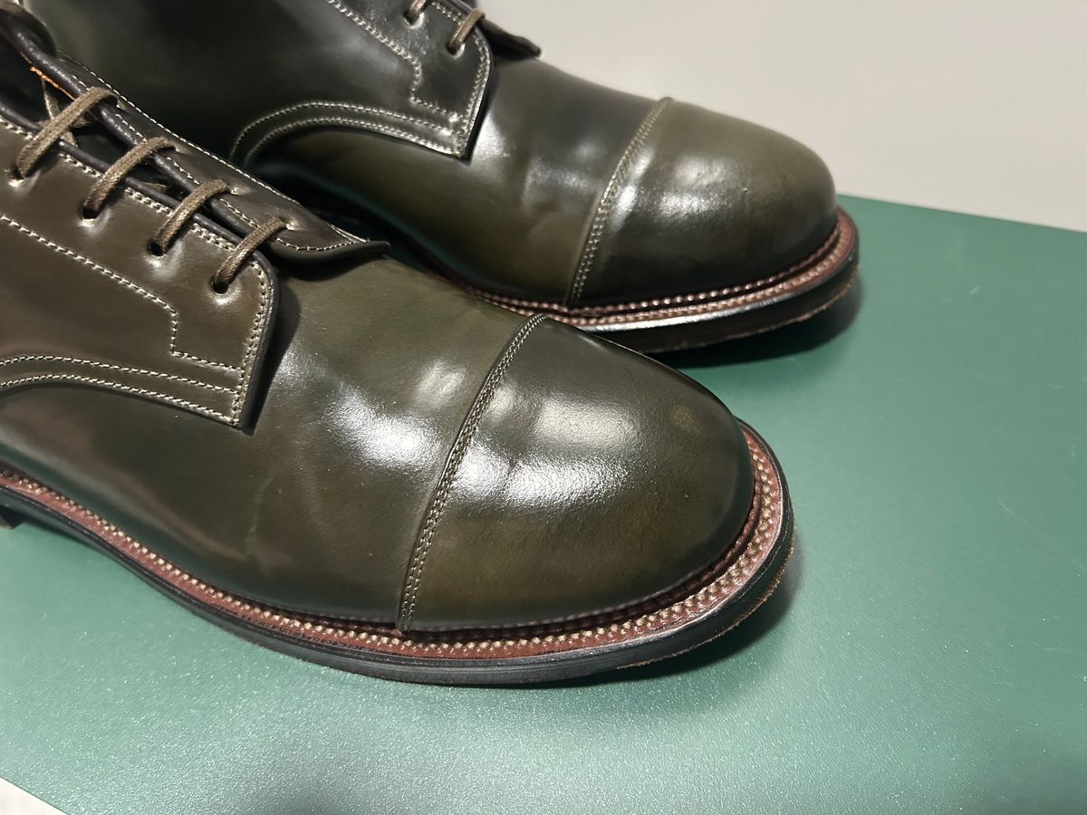 Photo by Patrick_Kwon on November 16, 2025 of the Viberg Halkett in Horween Old Bronze Shell Cordovan.