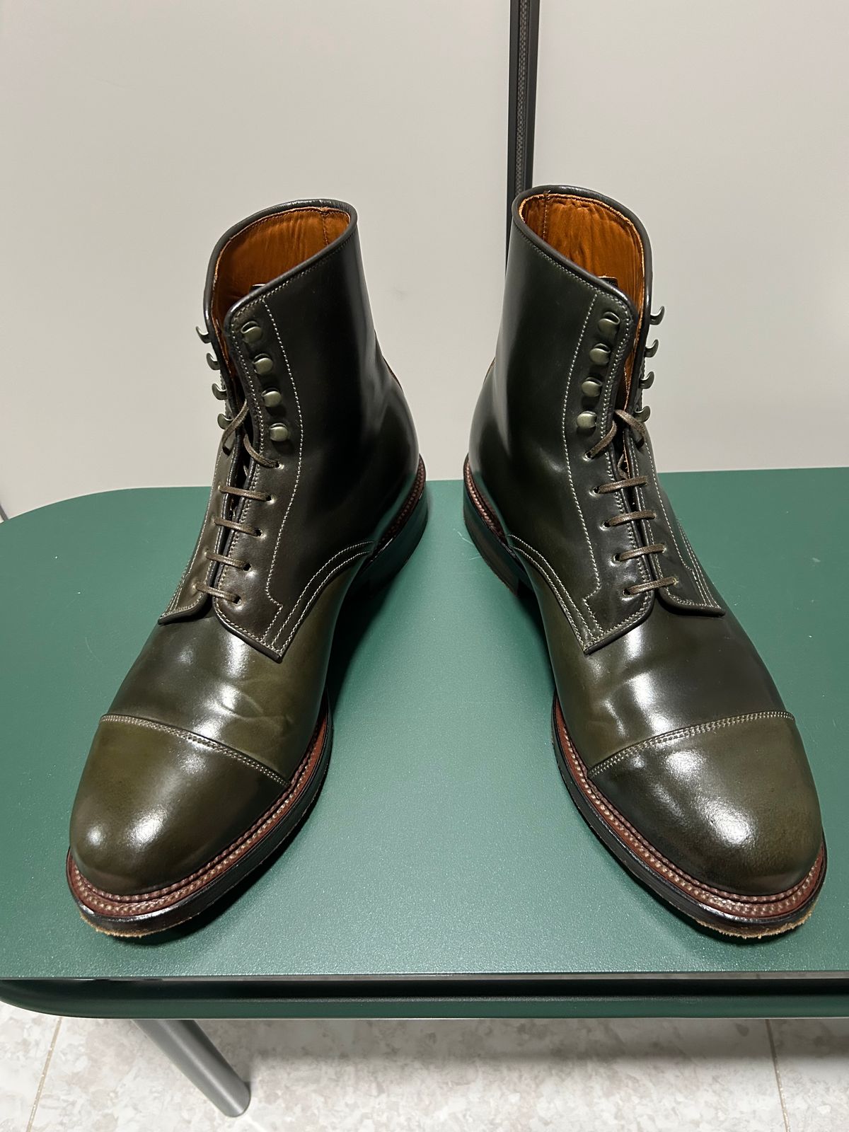 Photo by Patrick_Kwon on December 3, 2025 of the Viberg Halkett in Horween Old Bronze Shell Cordovan.