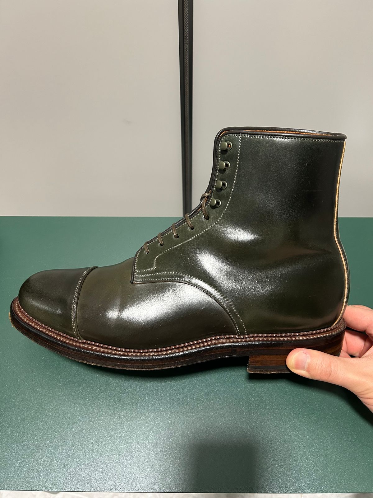 Photo by Patrick_Kwon on December 3, 2025 of the Viberg Halkett in Horween Old Bronze Shell Cordovan.