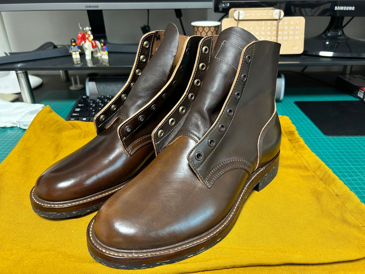 Photo by Patrick_Kwon on December 23, 2024 of the Role Club Boondockers in Horween Dark Cognac Shell Cordovan.