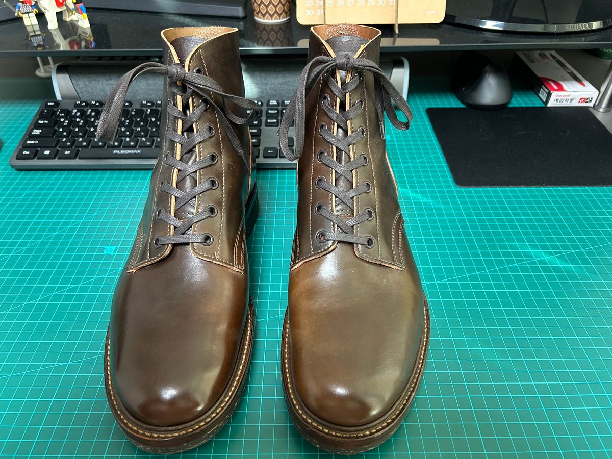 Photo by Patrick_Kwon on December 23, 2024 of the Role Club Boondockers in Horween Dark Cognac Shell Cordovan.