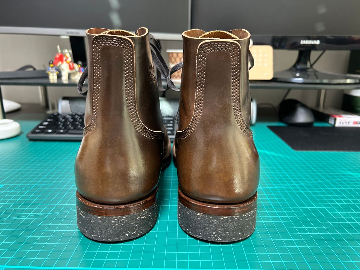 Photo by Patrick_Kwon on December 23, 2024 of the Role Club Boondockers in Horween Dark Cognac Shell Cordovan.