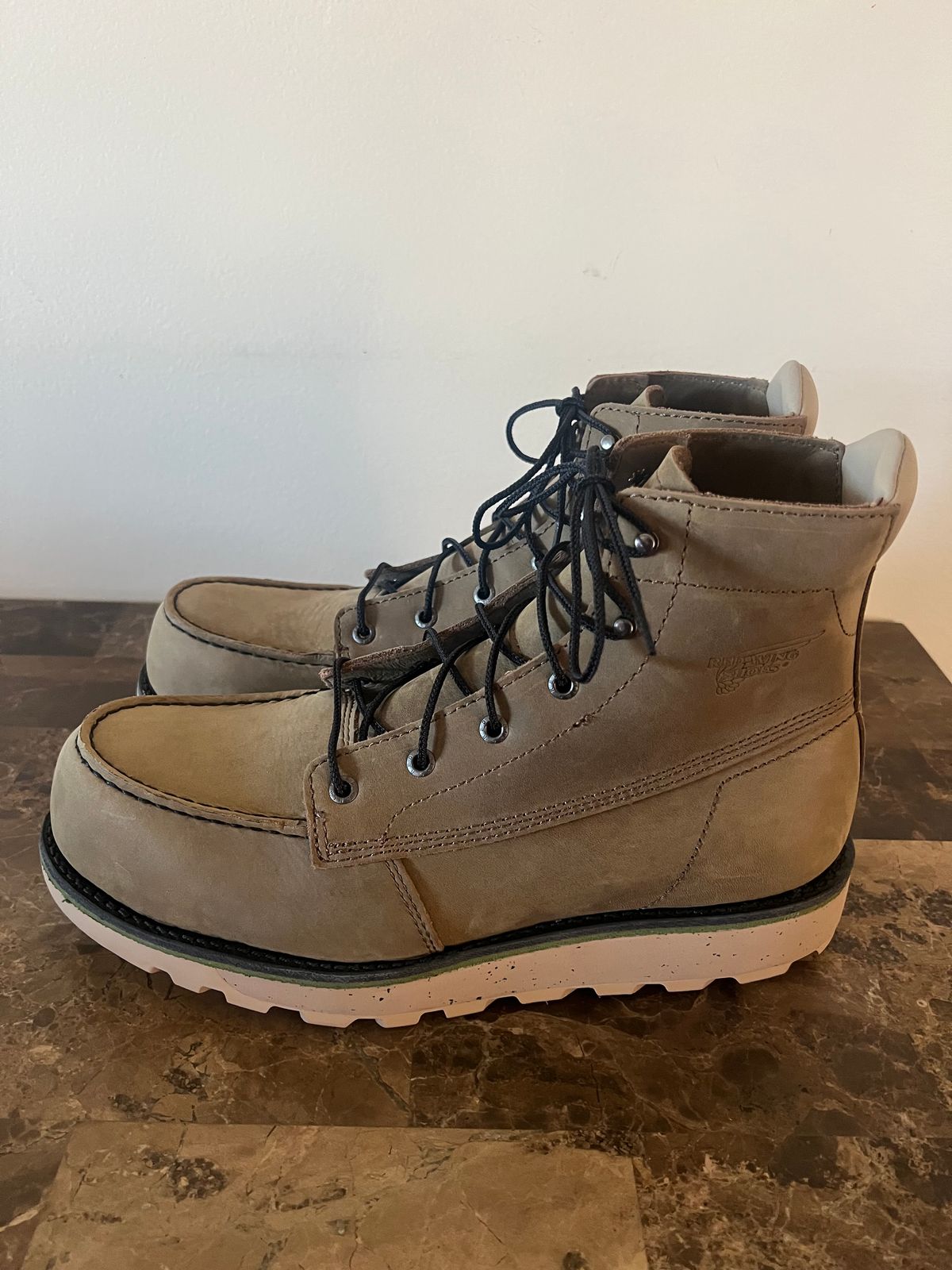 Photo by 216octopus on September 28, 2025 of the Red Wing 2476 in Nubuck, Oiled.