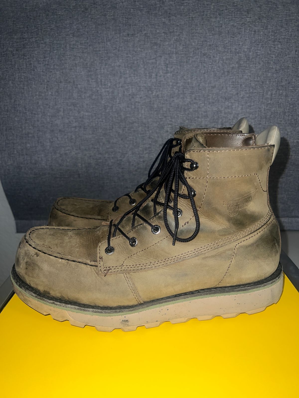 Photo by 216octopus on December 2, 2025 of the Red Wing 2476 in Nubuck, Oiled.