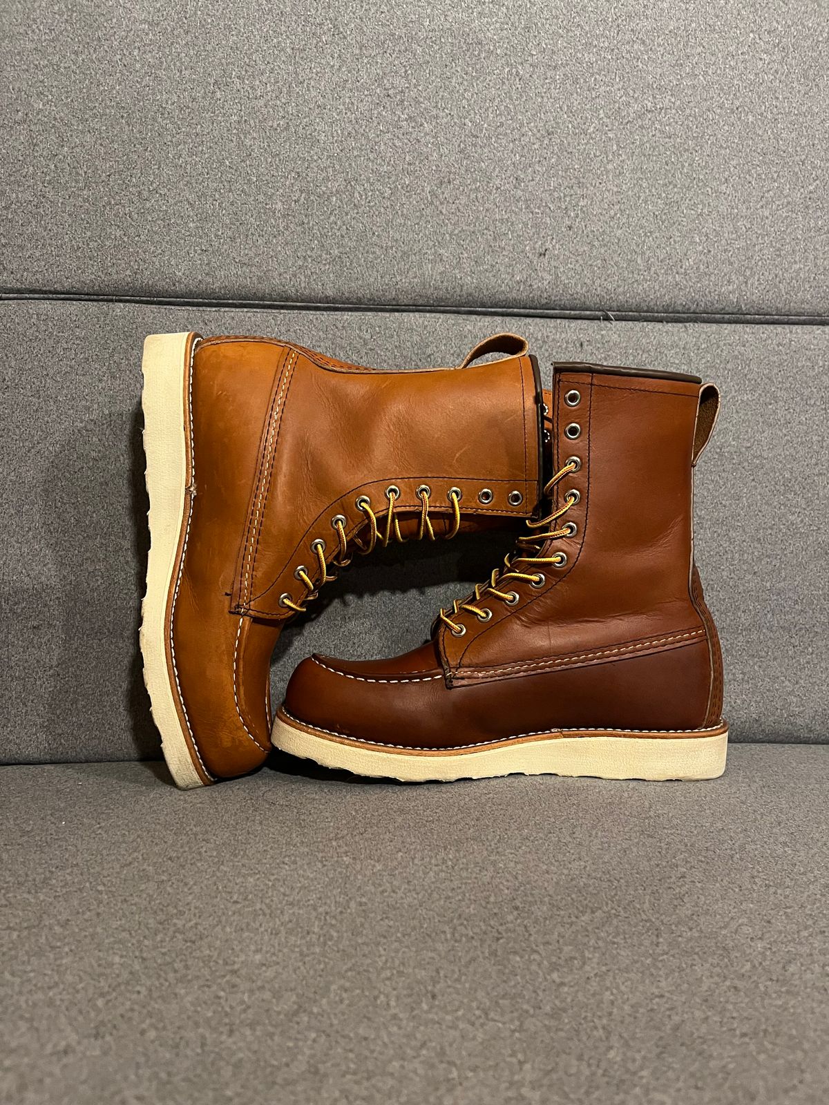 Photo by CommanderCaJo on May 9, 2026 of the Red Wing 8-Inch Classic Moc in S.B. Foot Oro Legacy.