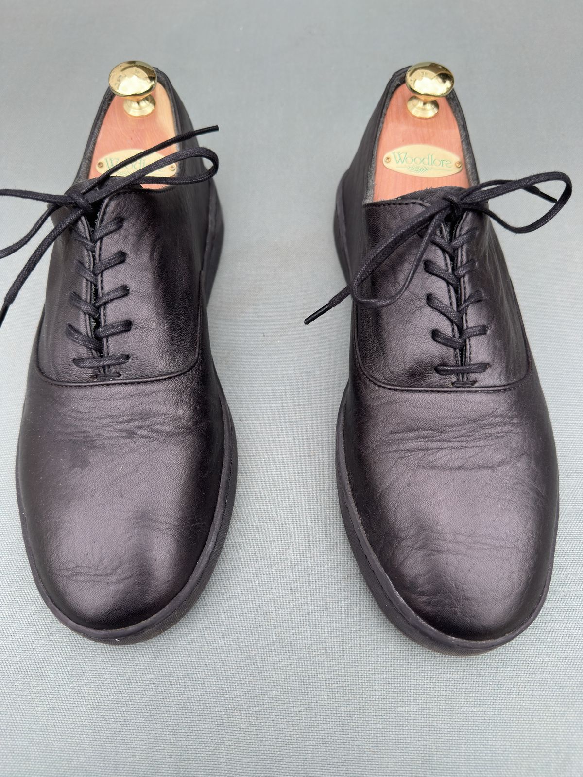 Photo by amac16 on October 5, 2025 of the Crown Northampton Abbey Unlined Oxford in Black Horween Dearborn.