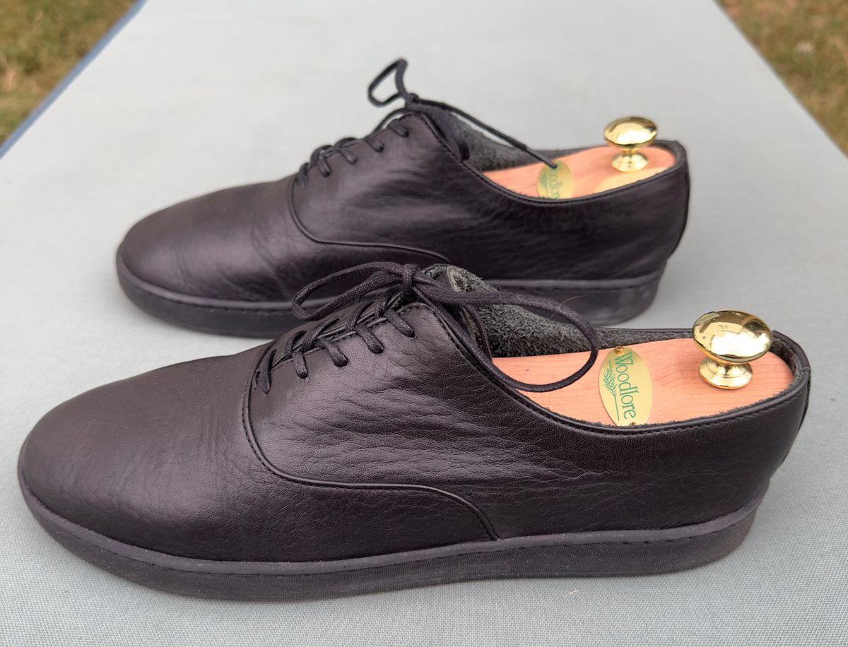 Photo by amac16 on October 5, 2025 of the Crown Northampton Abbey Unlined Oxford in Black Horween Dearborn.