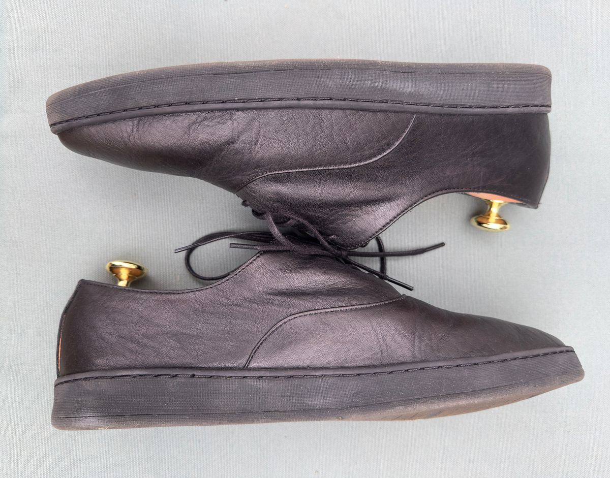 Photo by amac16 on October 5, 2025 of the Crown Northampton Abbey Unlined Oxford in Black Horween Dearborn.