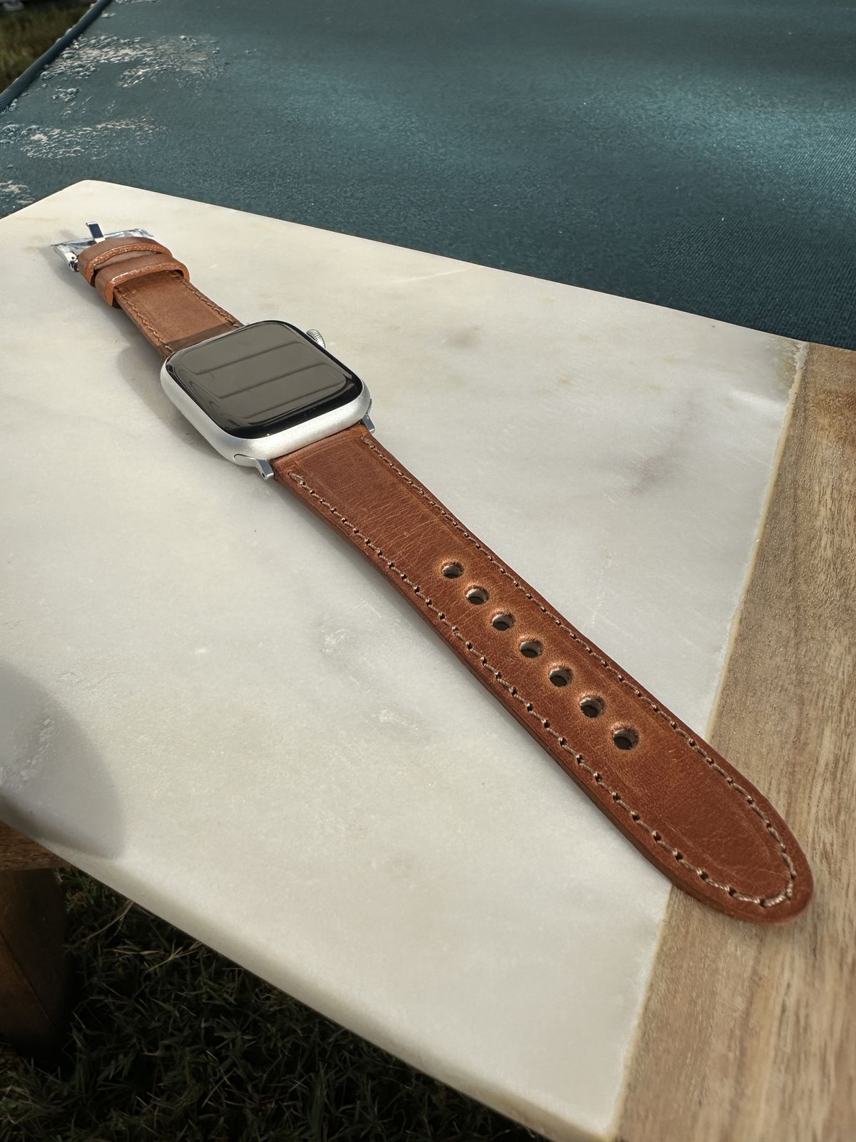 Photo by amac16 on October 1, 2025 of the Olpr Horween Leather Apple Watch Band in Horween Natural Dublin.