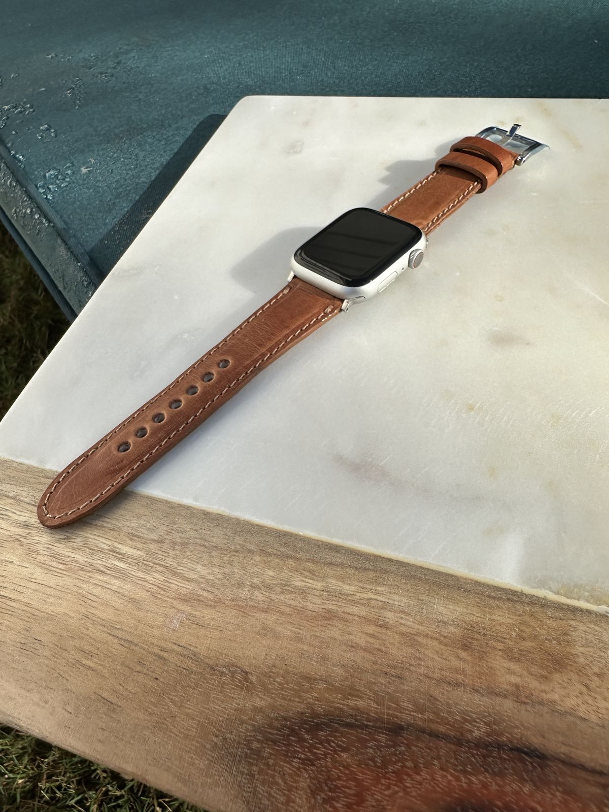 Photo by amac16 on October 1, 2025 of the Olpr Horween Leather Apple Watch Band in Horween Natural Dublin.