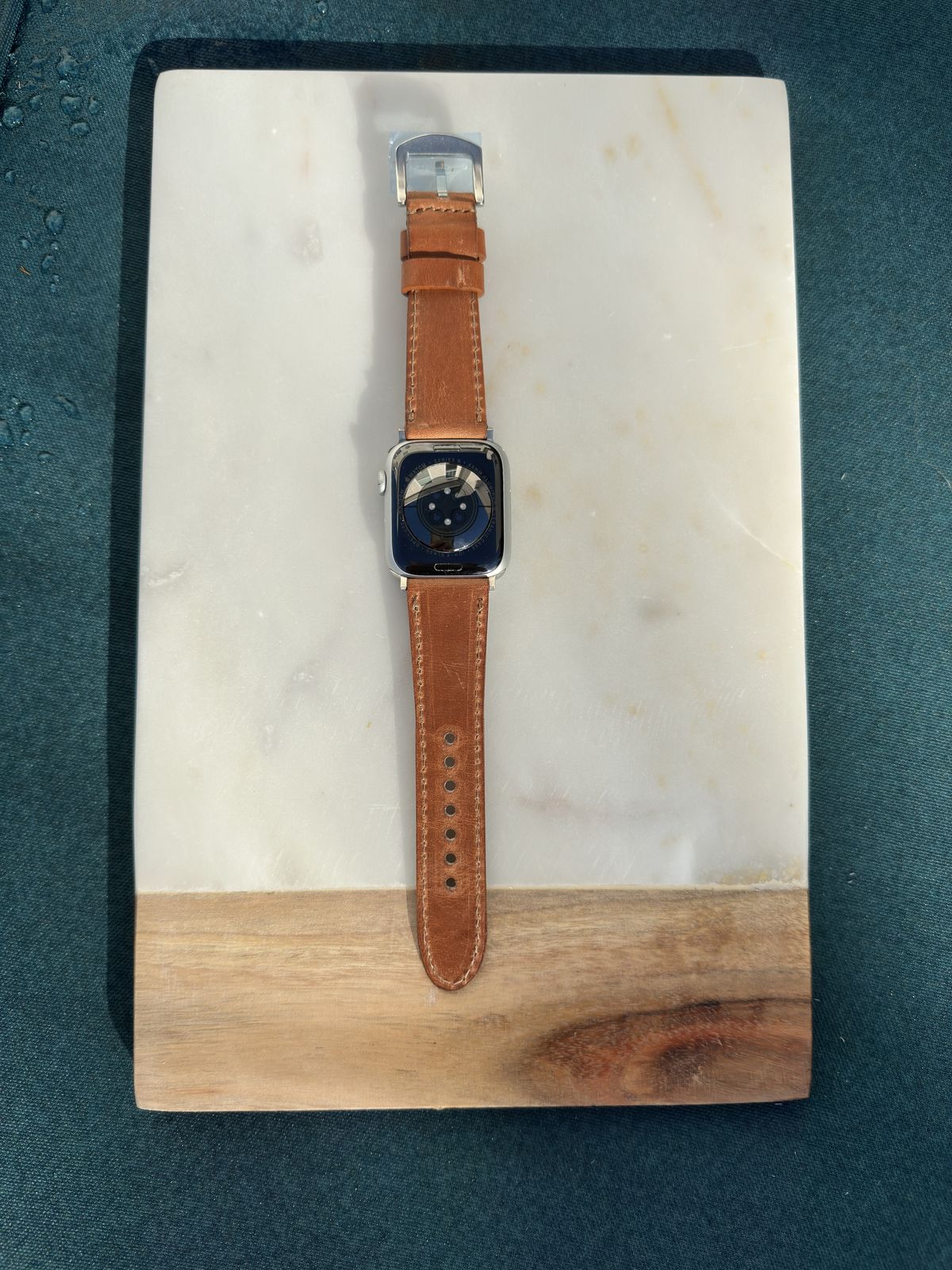 Photo by amac16 on October 1, 2025 of the Olpr Horween Leather Apple Watch Band in Horween Natural Dublin.