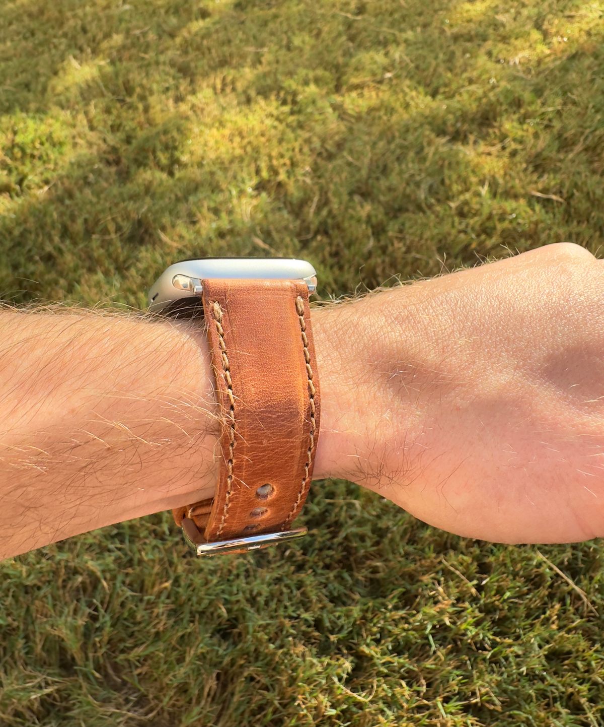 Photo by amac16 on October 1, 2025 of the Olpr Horween Leather Apple Watch Band in Horween Natural Dublin.