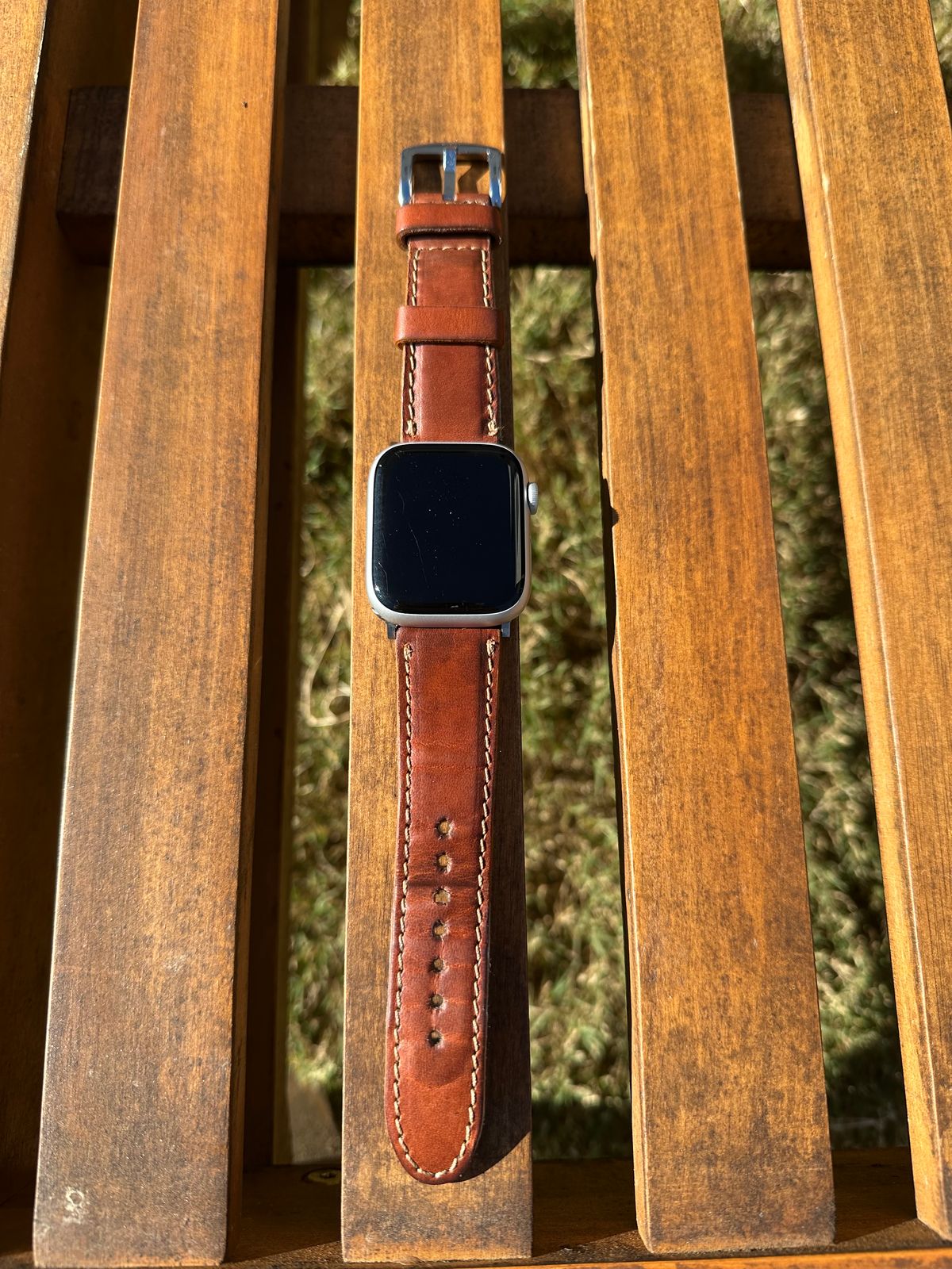 Photo by amac16 on November 3, 2025 of the Olpr Horween Leather Apple Watch Band in Horween Natural Dublin.