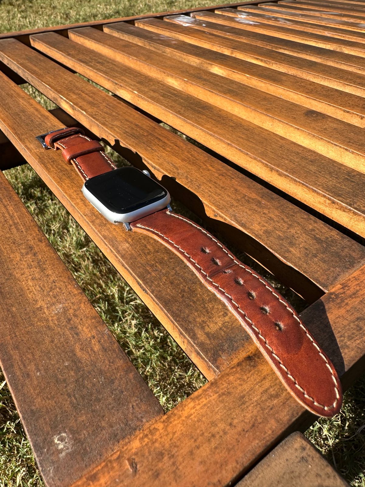 Photo by amac16 on November 3, 2025 of the Olpr Horween Leather Apple Watch Band in Horween Natural Dublin.