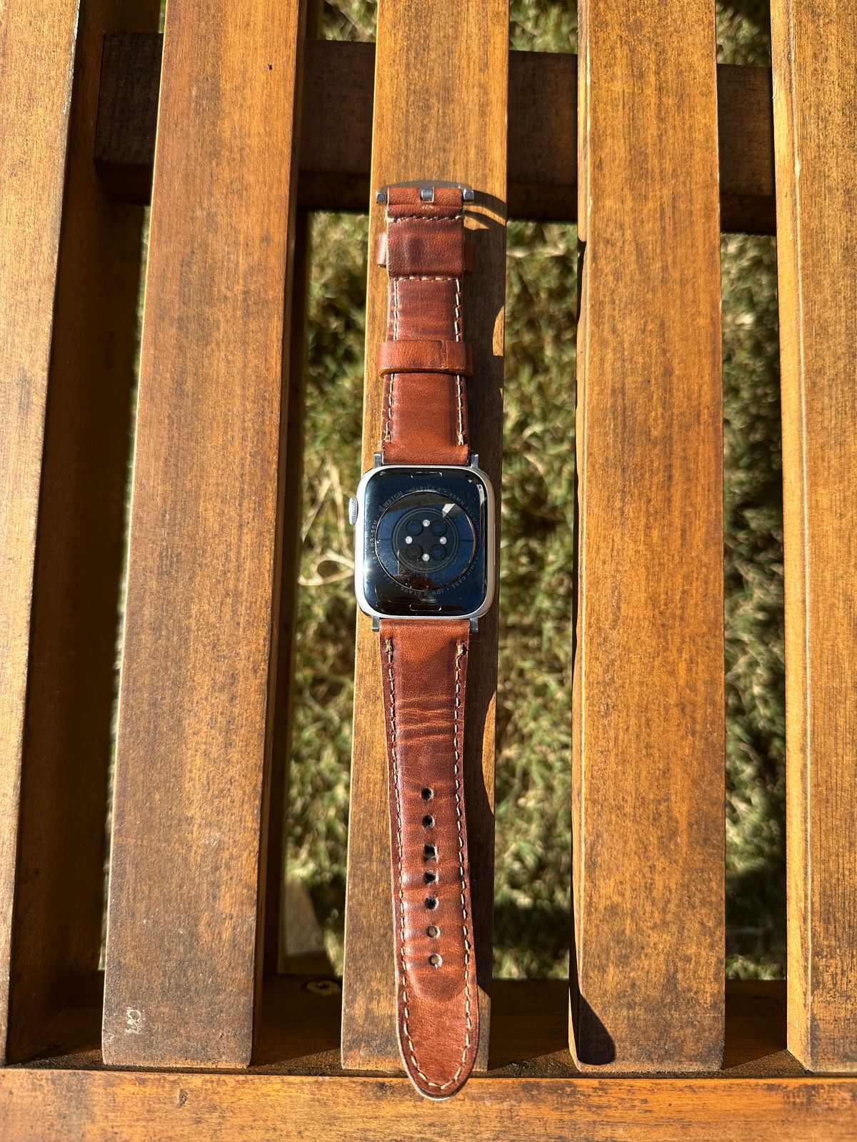Photo by amac16 on November 3, 2025 of the Olpr Horween Leather Apple Watch Band in Horween Natural Dublin.