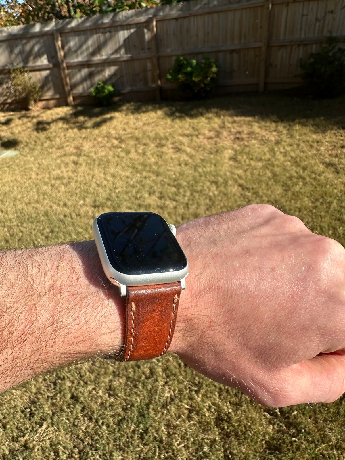 Photo by amac16 on November 3, 2025 of the Olpr Horween Leather Apple Watch Band in Horween Natural Dublin.