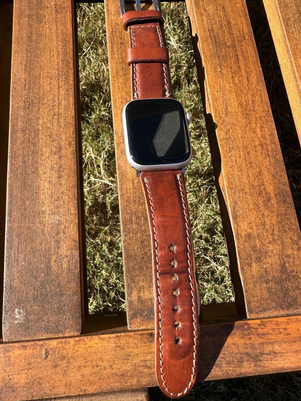 Photo by amac16 on November 3, 2025 of the Olpr Horween Leather Apple Watch Band in Horween Natural Dublin.