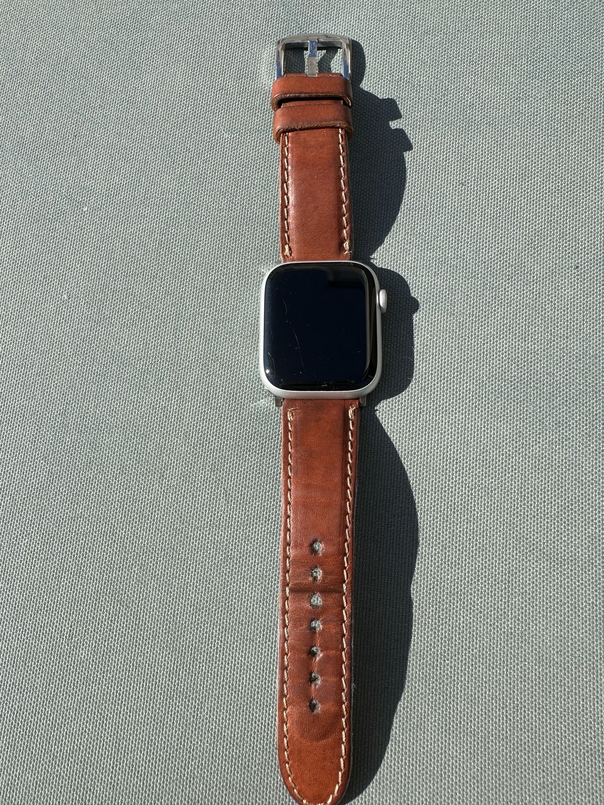 Photo by amac16 on December 3, 2025 of the Olpr Horween Leather Apple Watch Band in Horween Natural Dublin.