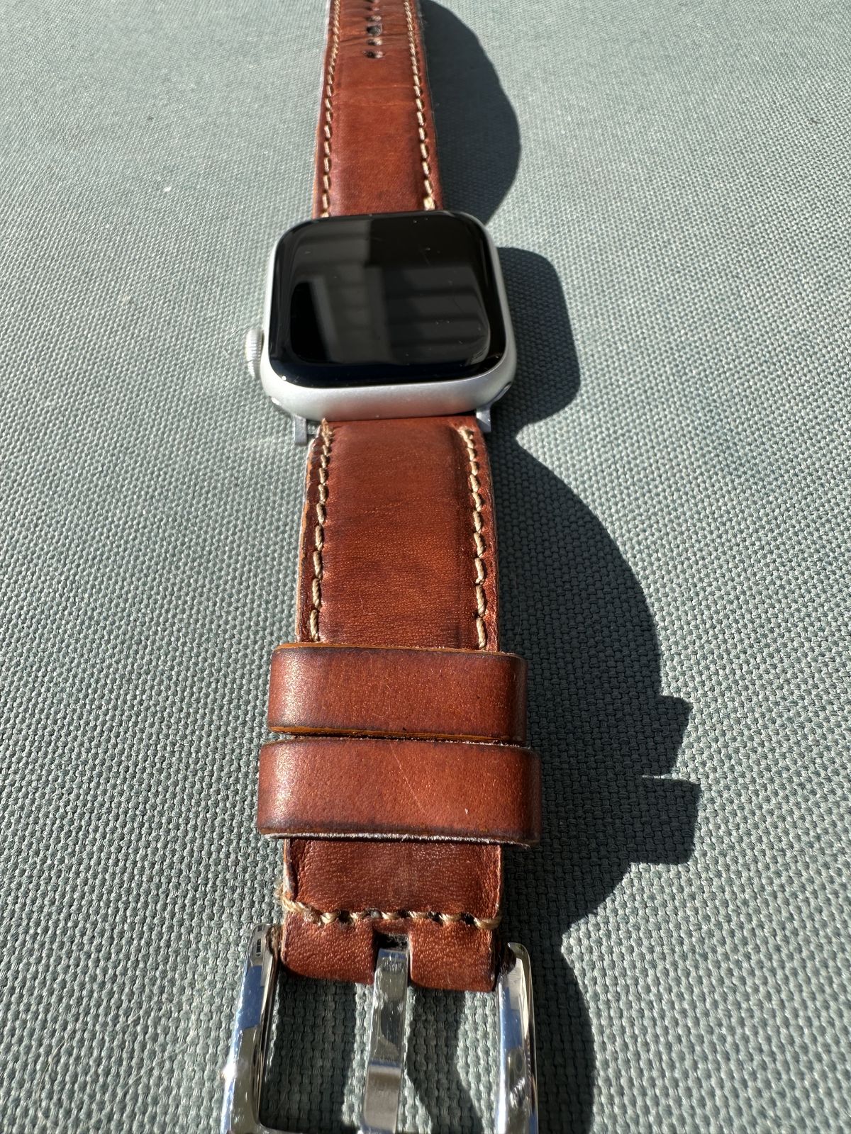Photo by amac16 on December 3, 2025 of the Olpr Horween Leather Apple Watch Band in Horween Natural Dublin.