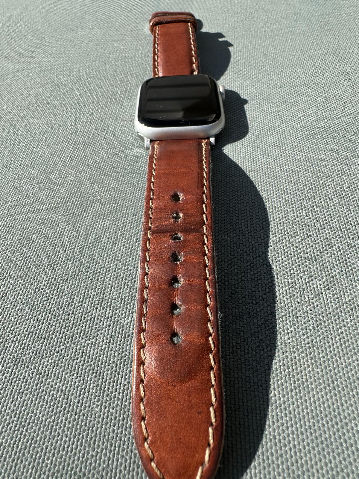Photo by amac16 on December 3, 2025 of the Olpr Horween Leather Apple Watch Band in Horween Natural Dublin.