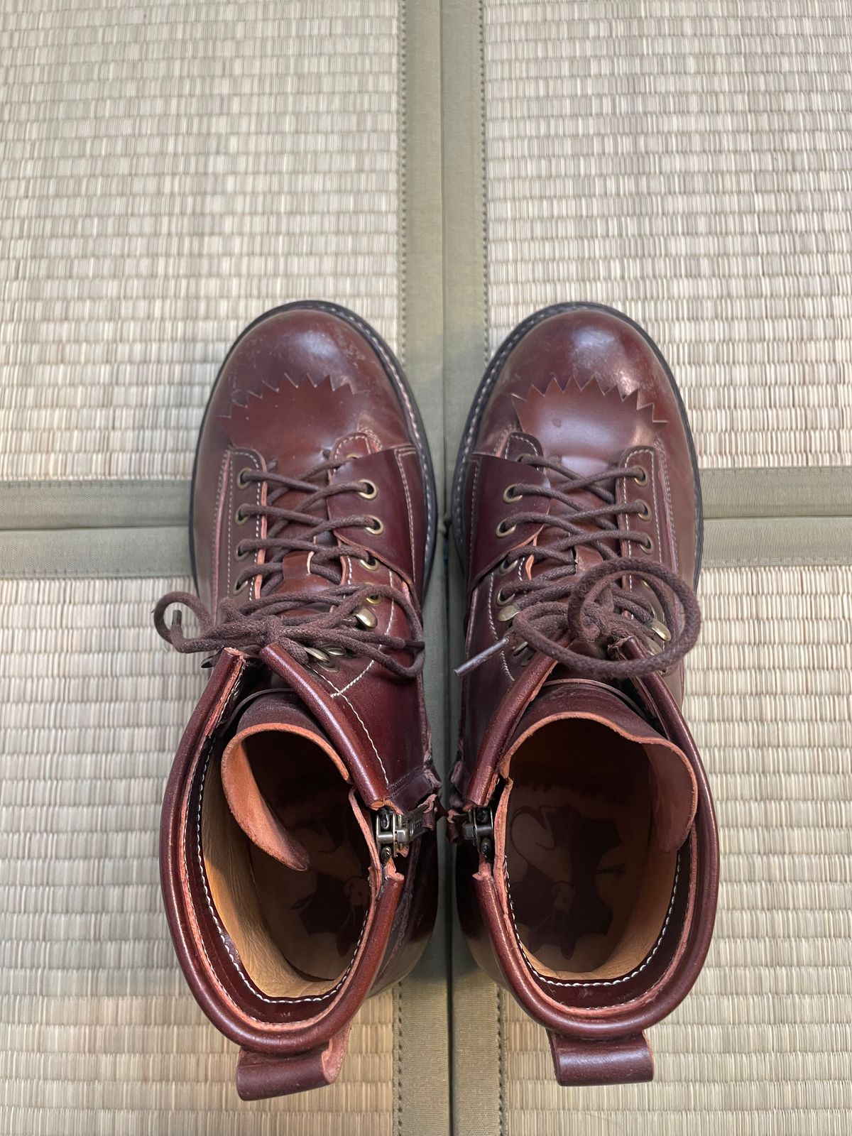 Photo by jar on December 14, 2024 of the Jakkrabbits Ivories Boot in Shinki Brown Shell Cordovan.