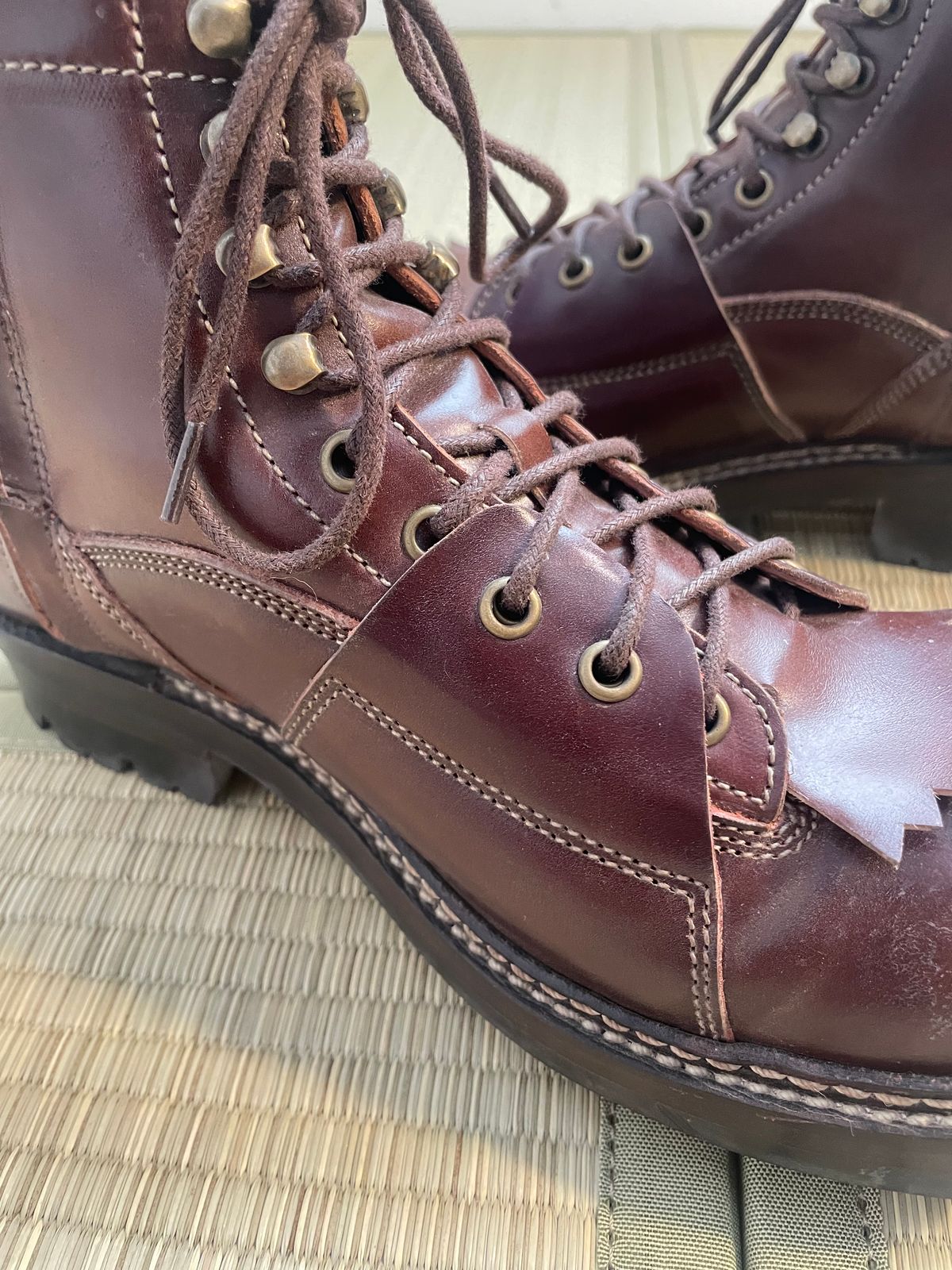 Photo by jar on December 14, 2024 of the Jakkrabbits Ivories Boot in Shinki Brown Shell Cordovan.