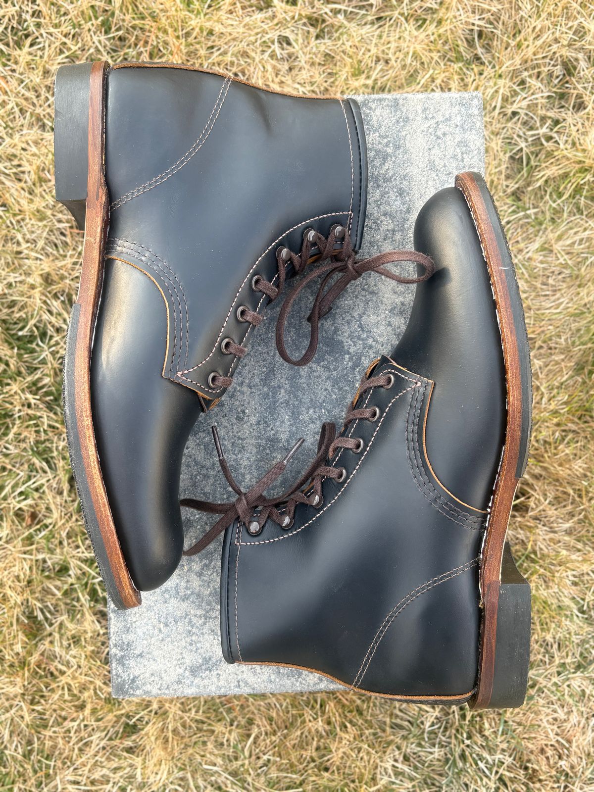 Photo by leafjar77 on March 8, 2026 of the Red Wing Beckman Flatbox in S.B. Foot Black Klondike.