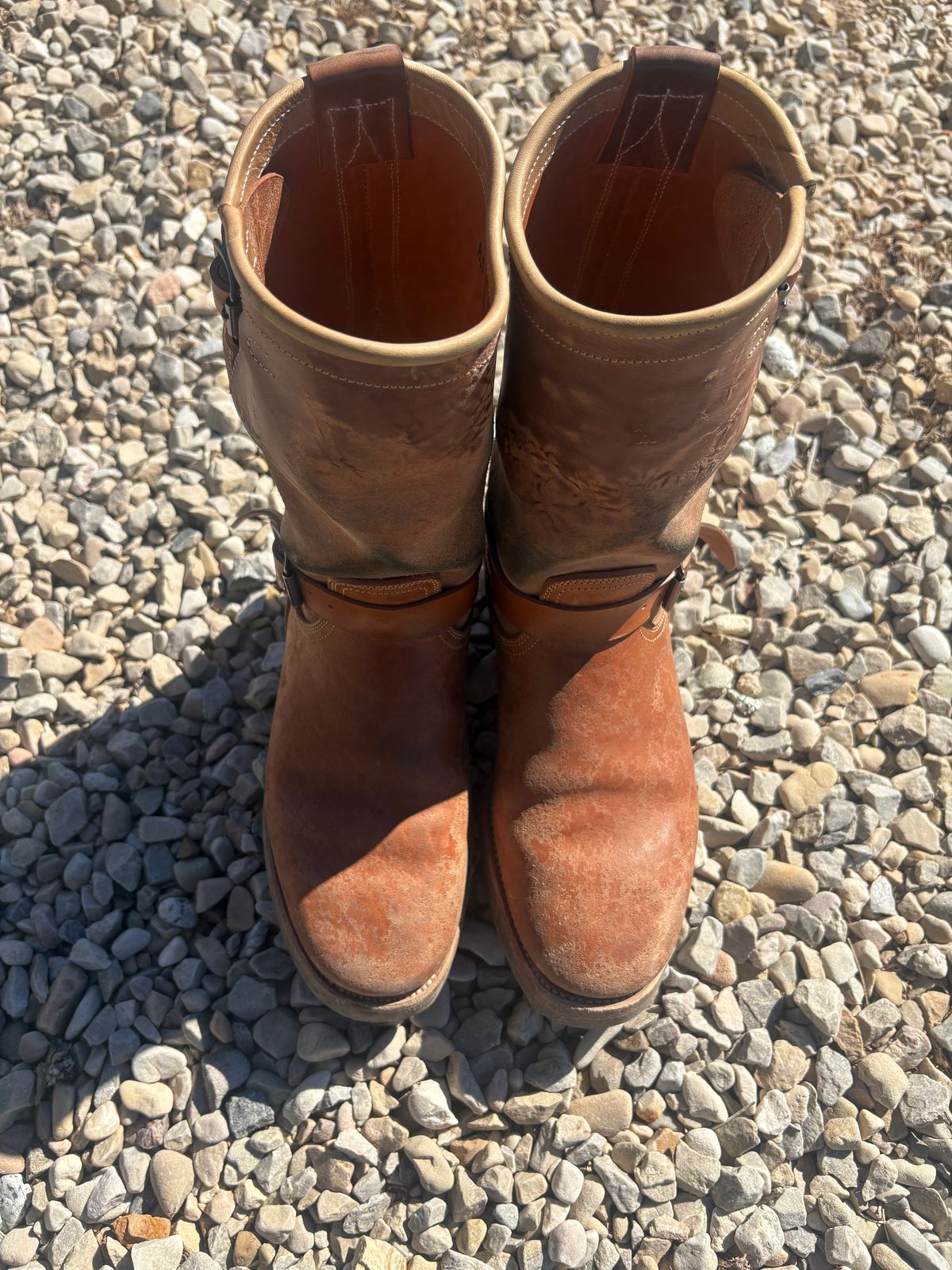 Photo by leafjar77 on November 4, 2025 of the Unsung U 22-2 Engineer Boot in Maryam Natural Rovescio Sego.