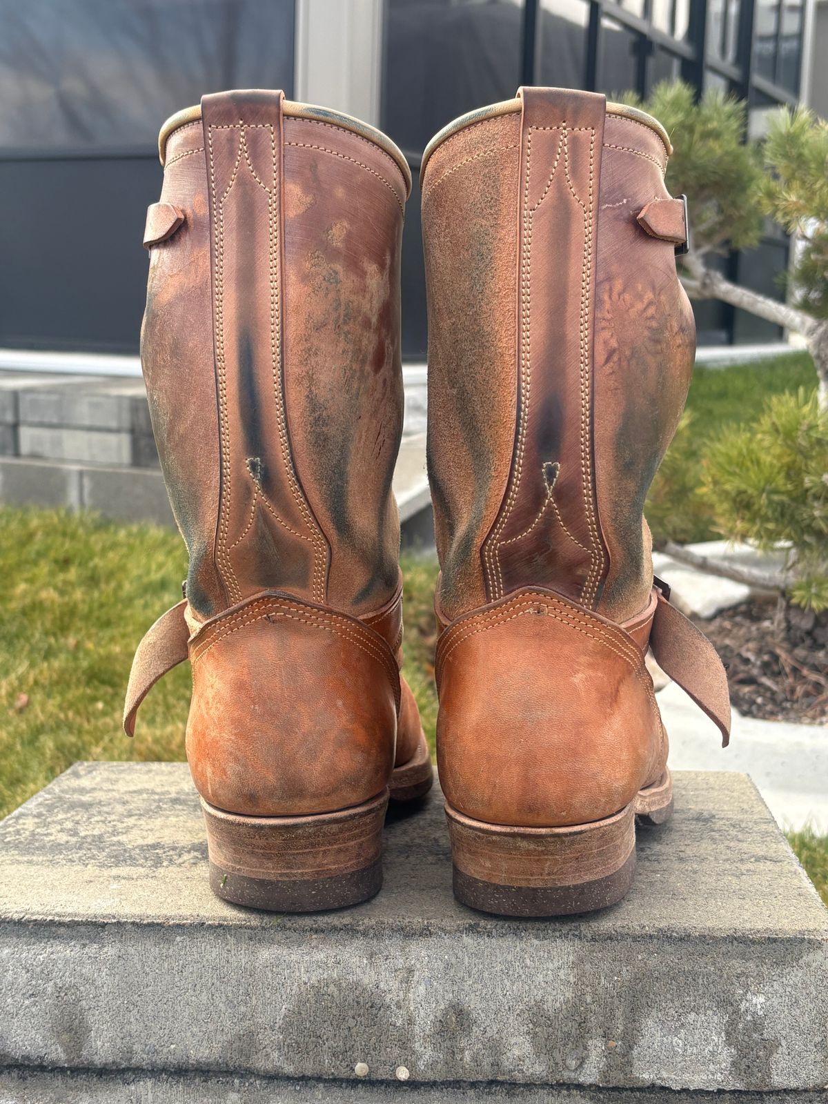 Photo by leafjar77 on December 3, 2025 of the Unsung U 22-2 Engineer Boot in Maryam Natural Rovescio Sego.